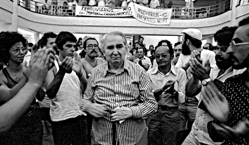 Mário Pedrosa é aplaudido na fundação do PT, em 1980